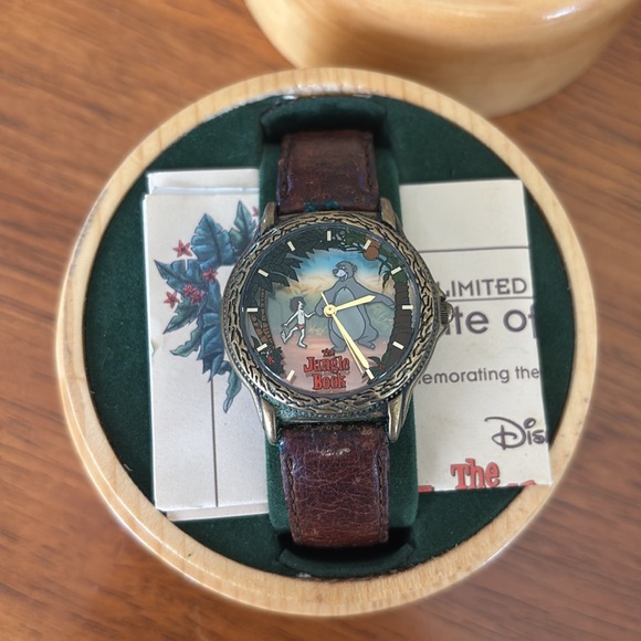 Limited edition 30th anniversary Jungle Book watch - Picture 2 of 4